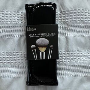 IT cosmetics 3 piece Black Travel Brush Set